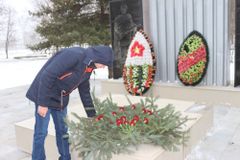 Возложение гирлянды